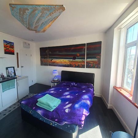 Cyber-Art Studio In Camden Лондон Экстерьер фото