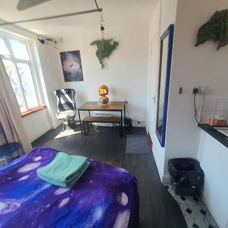 Cyber-Art Studio In Camden Лондон Экстерьер фото