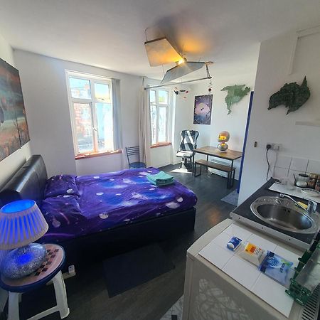 Cyber-Art Studio In Camden Лондон Экстерьер фото
