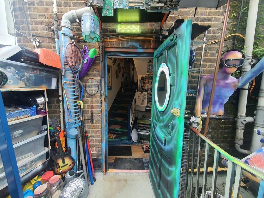 Cyber-Art Studio In Camden Лондон Экстерьер фото