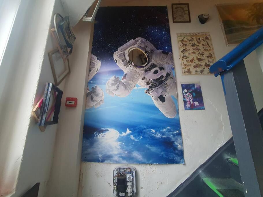 Cyber-Art Studio In Camden Лондон Экстерьер фото